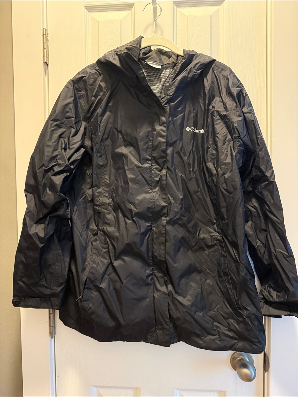Columbia Women's black Hooded Rain Jacket